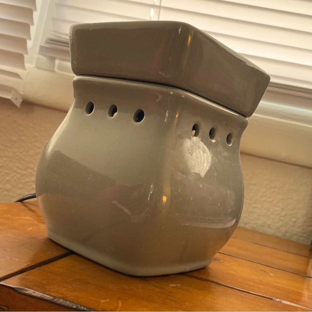 Scentsy Classic Curv-Gloss Gray Warmer